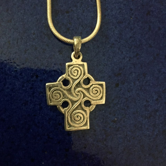 Irish sterling silver celtic cross and chain - Picture 2 of 3